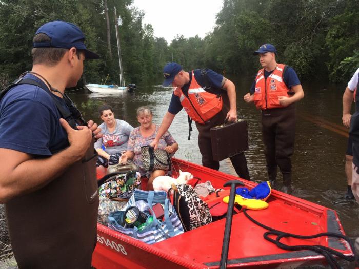 Irma se debilita a depresión tropical en su avance por el sureste de EEUU