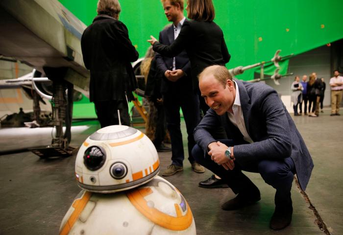 John Boyega insinúa que los príncipes Guillermo y Enrique rodaron una escena de 'Star Wars'
