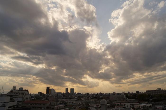 Un usuario capta la foto de esta nube y no paran de llover memes