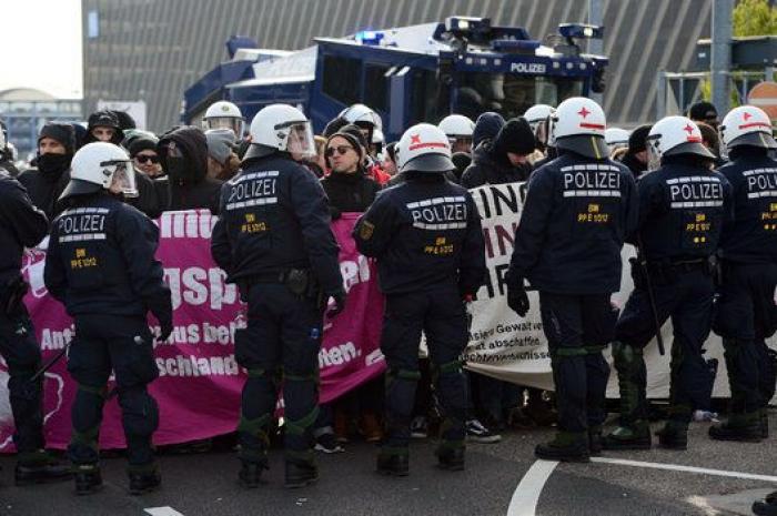 Multitudinaria marcha antifascista en Italia: "Dejamos de hablar con ellos el 25 de abril del 45"