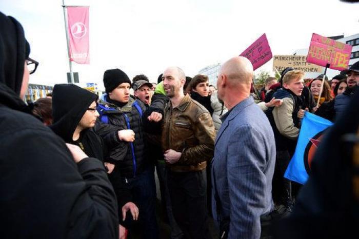Multitudinaria marcha antifascista en Italia: "Dejamos de hablar con ellos el 25 de abril del 45"
