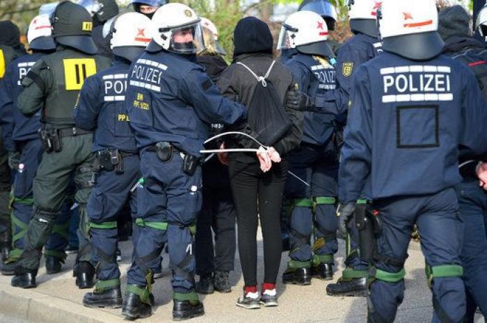 Multitudinaria marcha antifascista en Italia: "Dejamos de hablar con ellos el 25 de abril del 45"