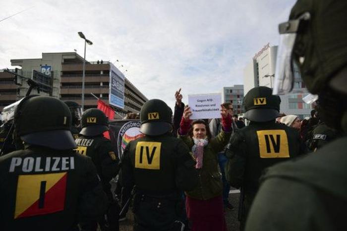 Multitudinaria marcha antifascista en Italia: "Dejamos de hablar con ellos el 25 de abril del 45"