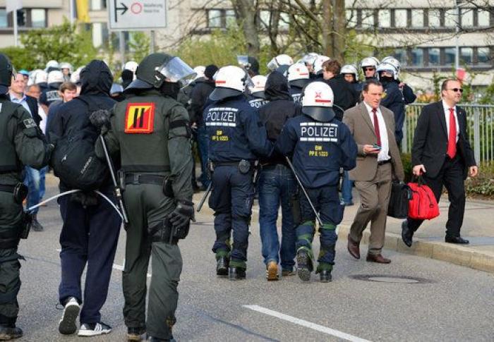 Multitudinaria marcha antifascista en Italia: "Dejamos de hablar con ellos el 25 de abril del 45"