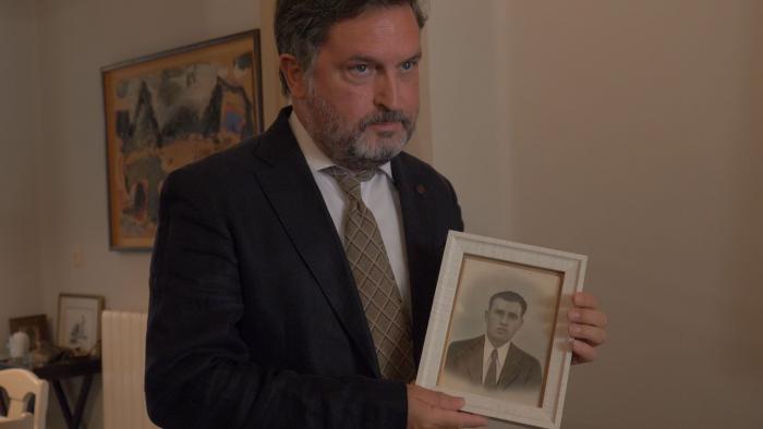 El horror y la resiliencia en una corbata: los objetos rescatados de los fusilados de Paterna