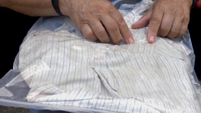 El horror y la resiliencia en una corbata: los objetos rescatados de los fusilados de Paterna