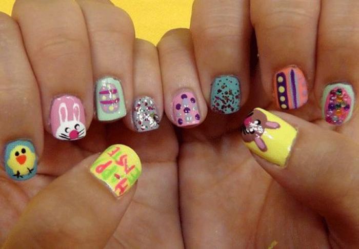 La genial reacción de un padre después de que su hijo sufriese 'bullying' por pintarse las uñas