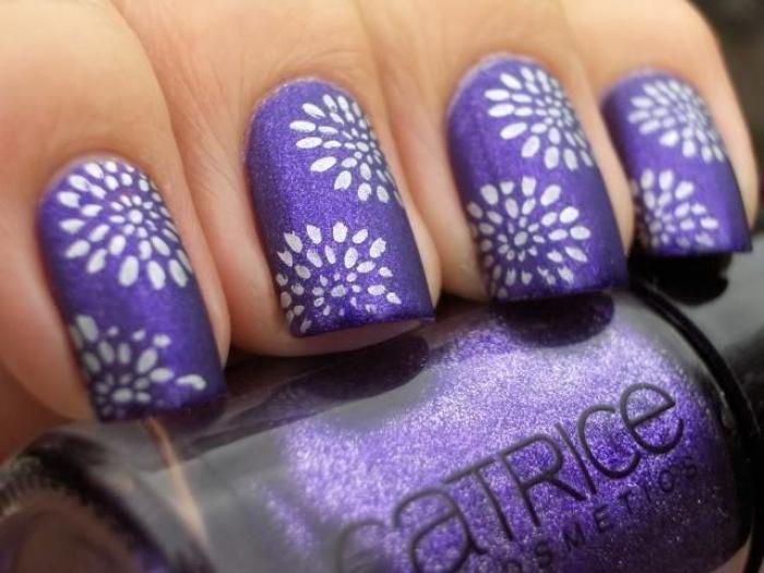 La genial reacción de un padre después de que su hijo sufriese 'bullying' por pintarse las uñas