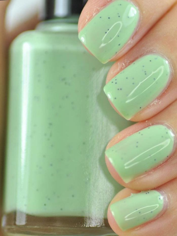 La genial reacción de un padre después de que su hijo sufriese 'bullying' por pintarse las uñas