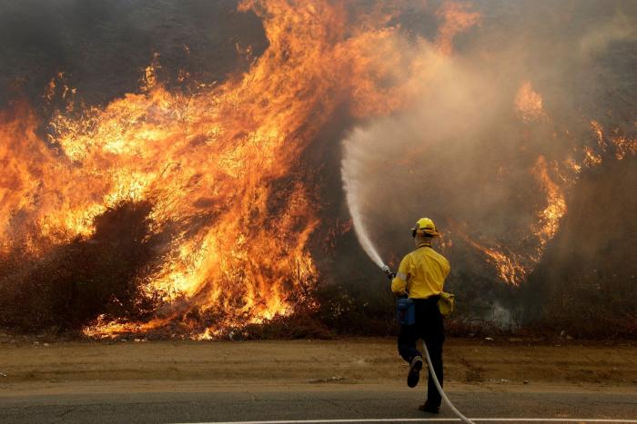 Los Ángeles se enfrenta al mayor incendio de su historia