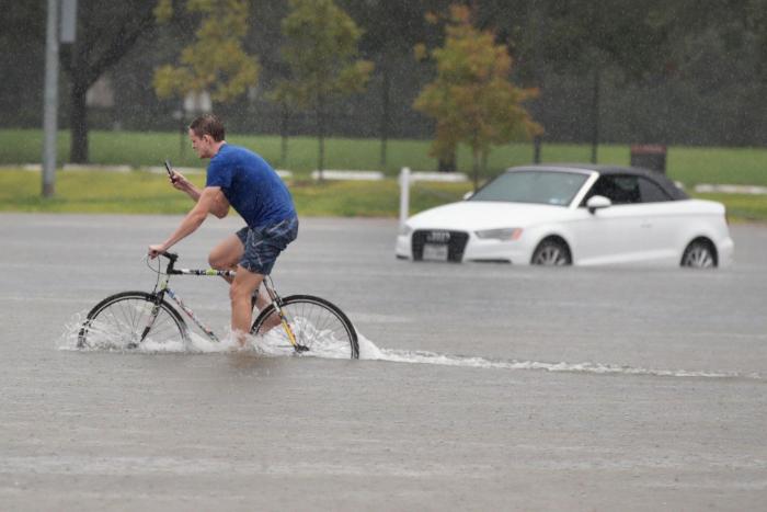 Las "catastróficas" inundaciones de la tormenta Harvey que han dejado cinco muertos en Texas
