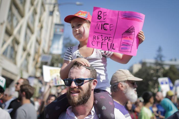 Donald Trump levanta la prohibición que impedía a la policía de EEUU llevar material militar