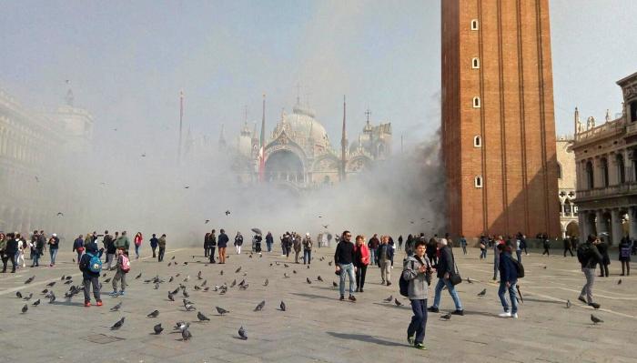 Una cortina de humo (y miedo) en la plaza San Marcos para robar una joyería