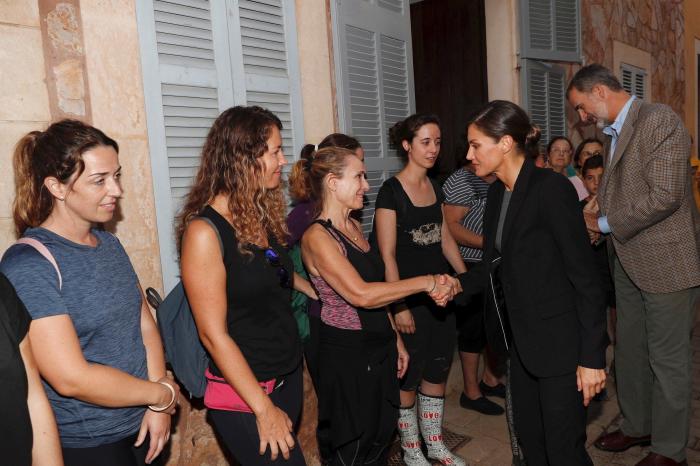 Un debilitado huracán Leslie mantiene a 13 provincias en alerta este lunes