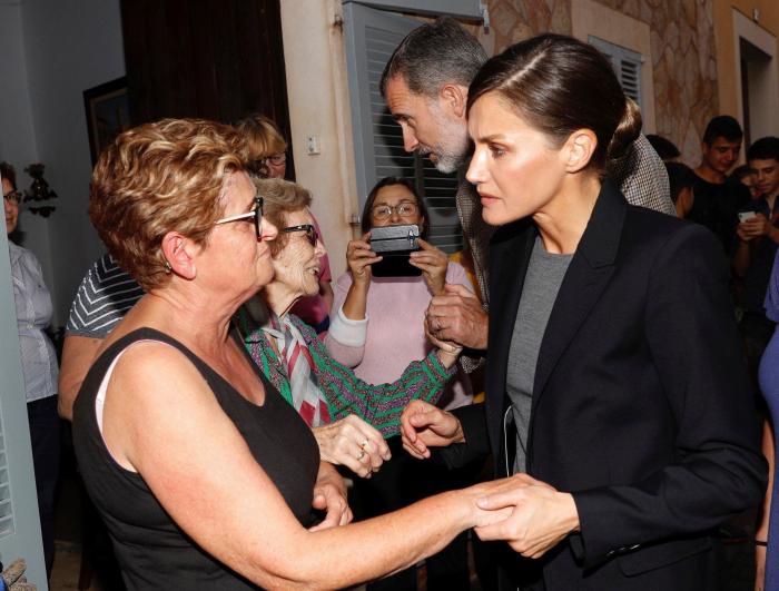 Un debilitado huracán Leslie mantiene a 13 provincias en alerta este lunes