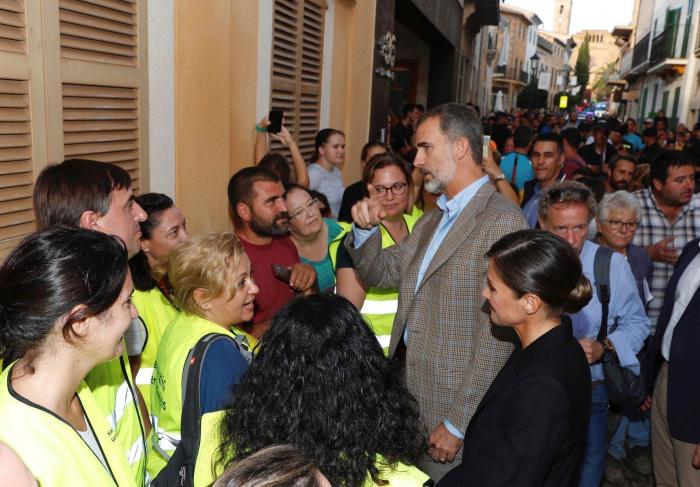 Un debilitado huracán Leslie mantiene a 13 provincias en alerta este lunes