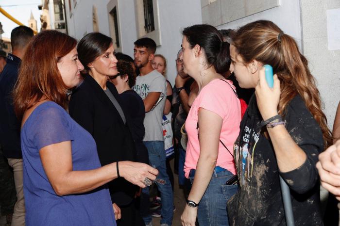 Un debilitado huracán Leslie mantiene a 13 provincias en alerta este lunes