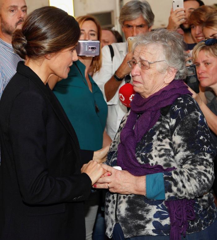 Un debilitado huracán Leslie mantiene a 13 provincias en alerta este lunes