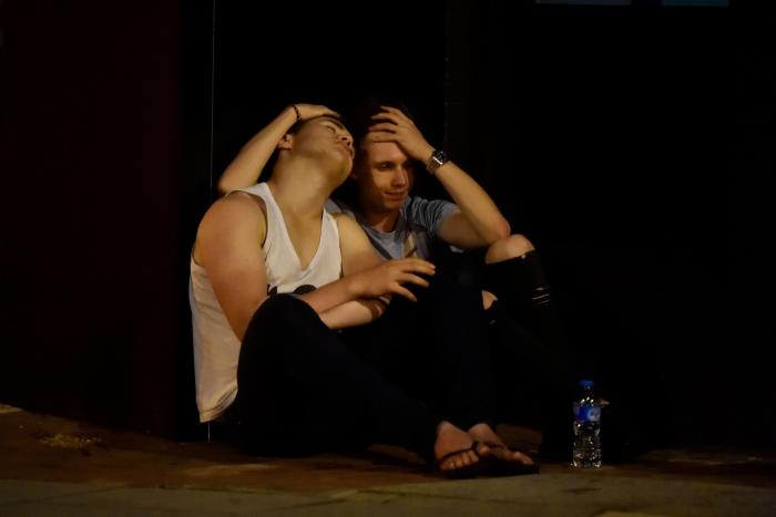 El emotivo minuto de silencio que han guardado los asistentes al concierto de Ariana Grande