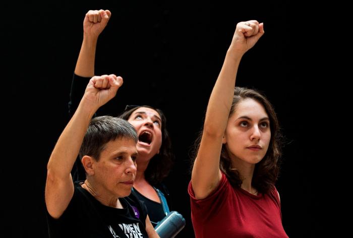 Taylor Swift expresa su opinión política y apoya a un candidato demócrata