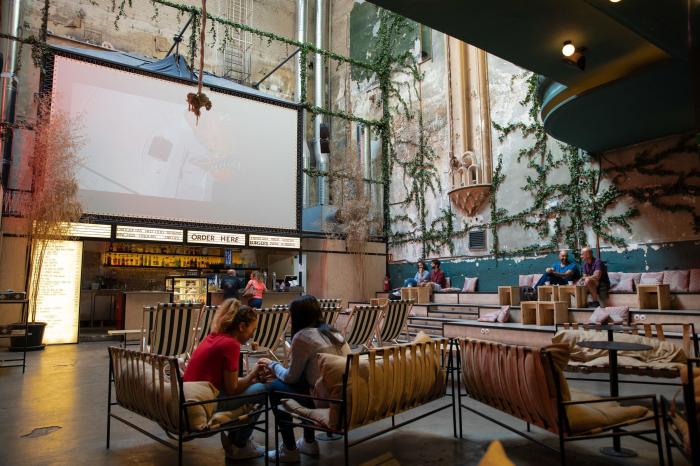 Un paseo por Embajadores, el barrio más 'cool' del mundo