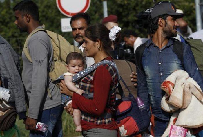 Los refugiados, más de 21.000 en tres días, llegan a Croacia a través de campos de maíz