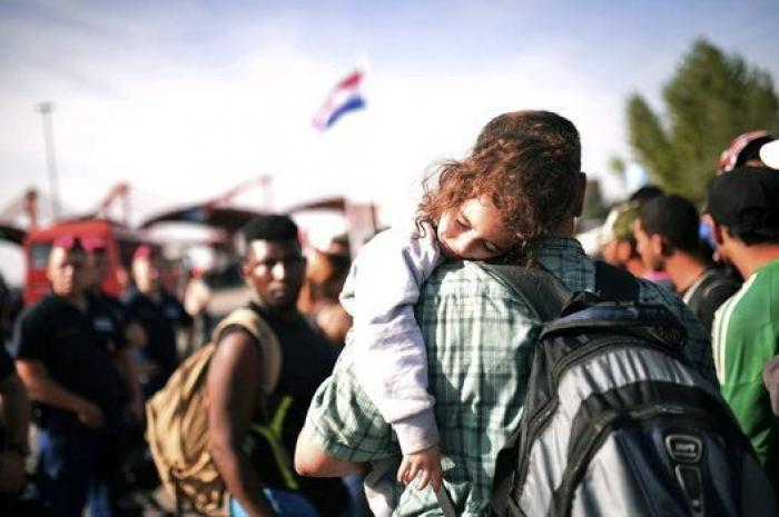 Los refugiados, más de 21.000 en tres días, llegan a Croacia a través de campos de maíz