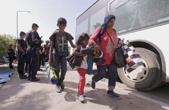 Los refugiados, más de 21.000 en tres días, llegan a Croacia a través de campos de maíz