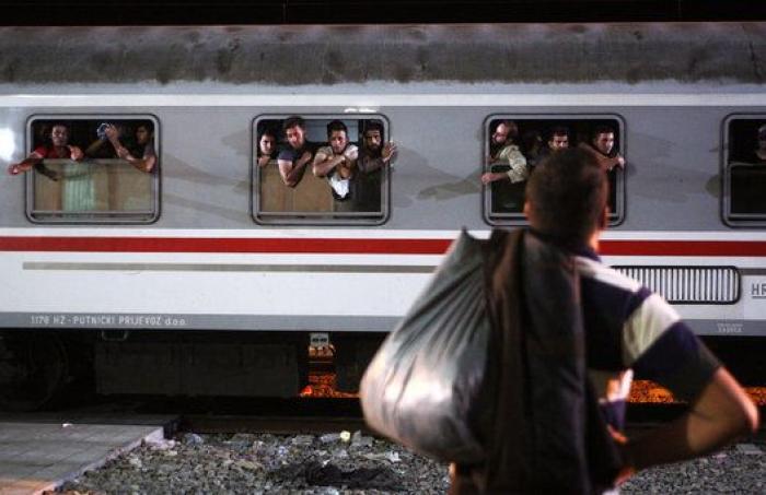 Los refugiados, más de 21.000 en tres días, llegan a Croacia a través de campos de maíz