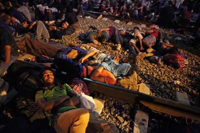 Los refugiados, más de 21.000 en tres días, llegan a Croacia a través de campos de maíz