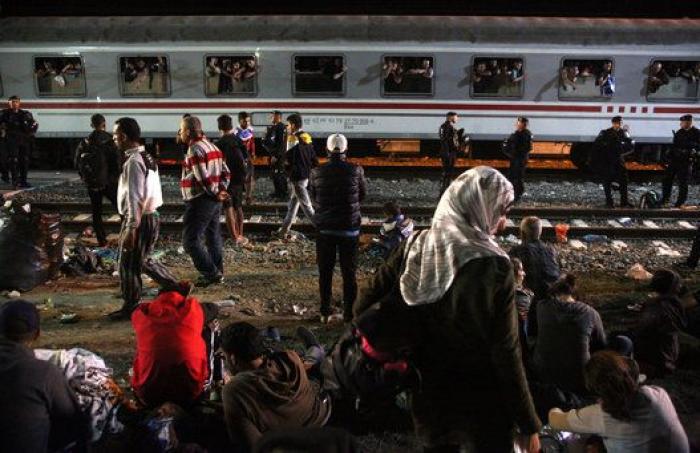 Los refugiados, más de 21.000 en tres días, llegan a Croacia a través de campos de maíz