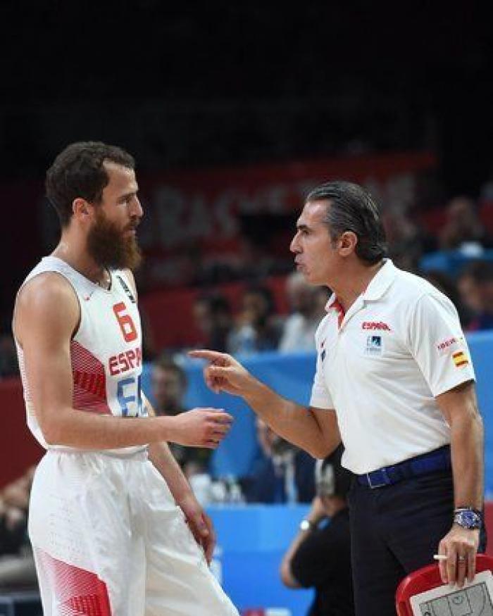 El tuteo de la periodista de Telecinco al rey... y las reacciones en Twitter