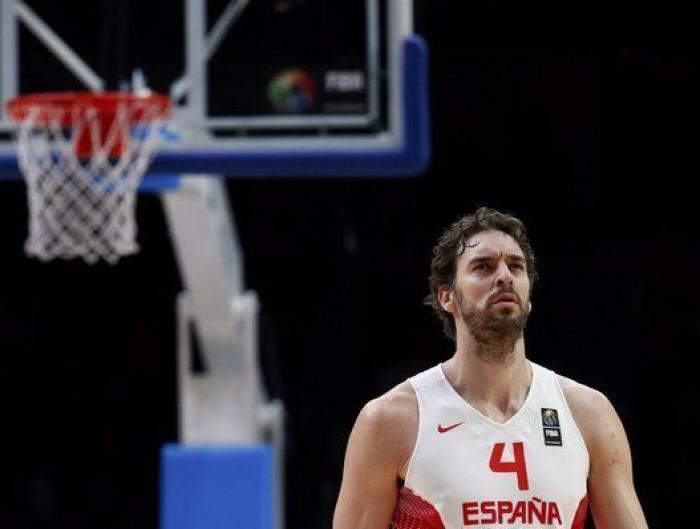 El tuteo de la periodista de Telecinco al rey... y las reacciones en Twitter