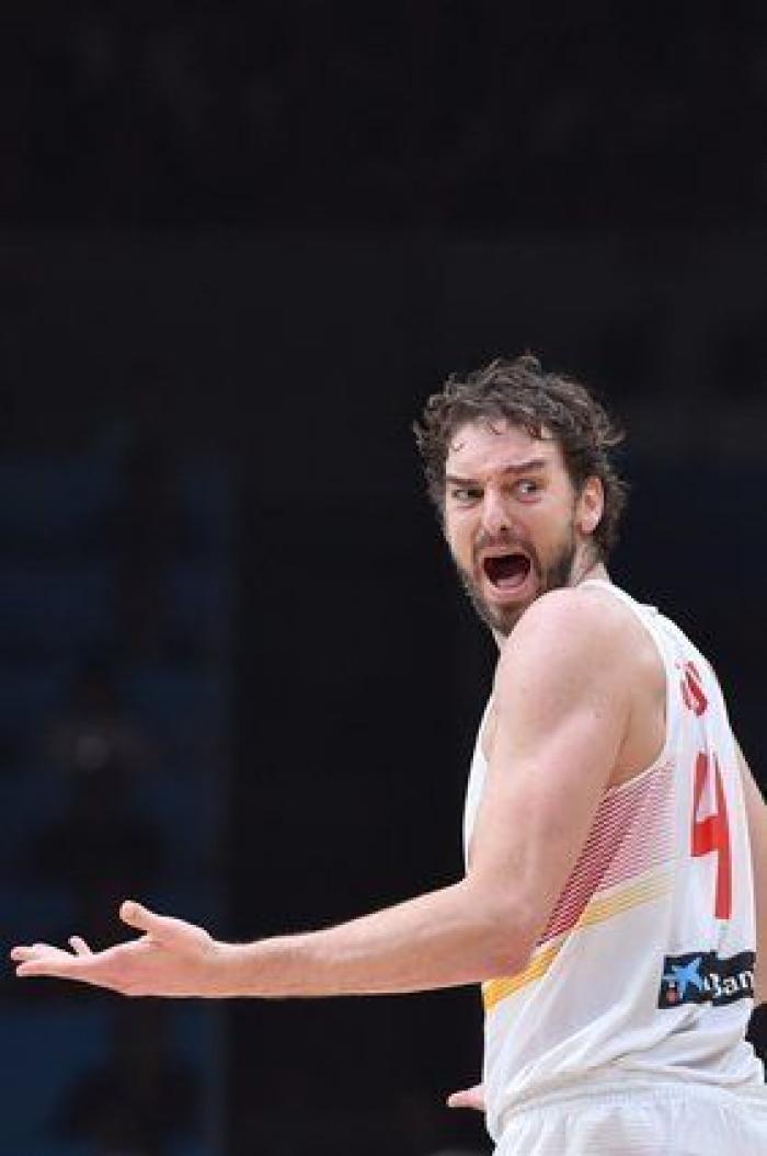 El tuteo de la periodista de Telecinco al rey... y las reacciones en Twitter