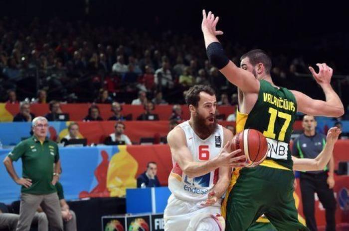 El tuteo de la periodista de Telecinco al rey... y las reacciones en Twitter