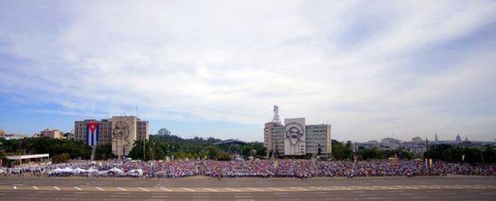 El papa antepone la persona a la ideología en la Plaza de la Revolución de La Habana