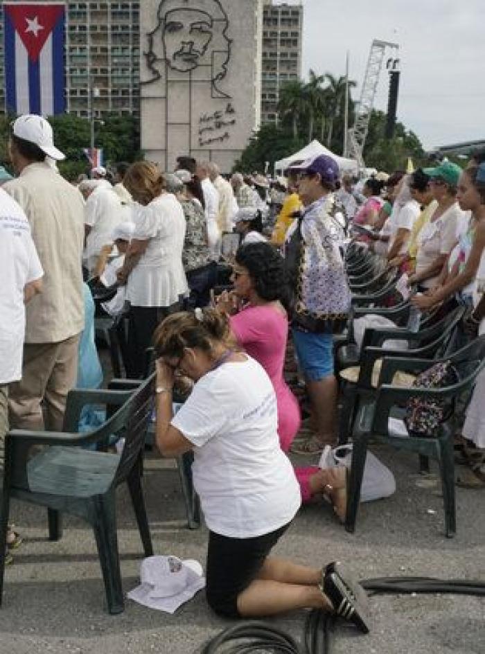 El papa antepone la persona a la ideología en la Plaza de la Revolución de La Habana