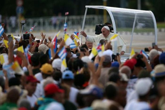 El papa antepone la persona a la ideología en la Plaza de la Revolución de La Habana