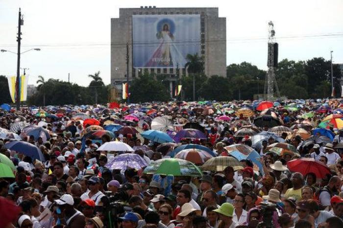 El papa antepone la persona a la ideología en la Plaza de la Revolución de La Habana