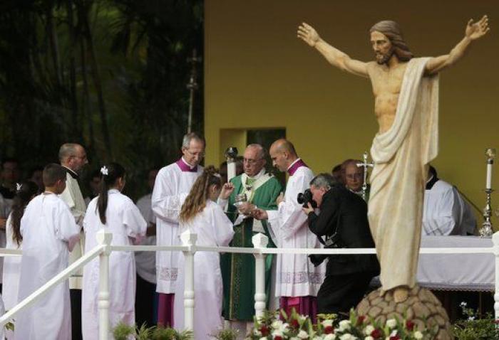 El papa antepone la persona a la ideología en la Plaza de la Revolución de La Habana