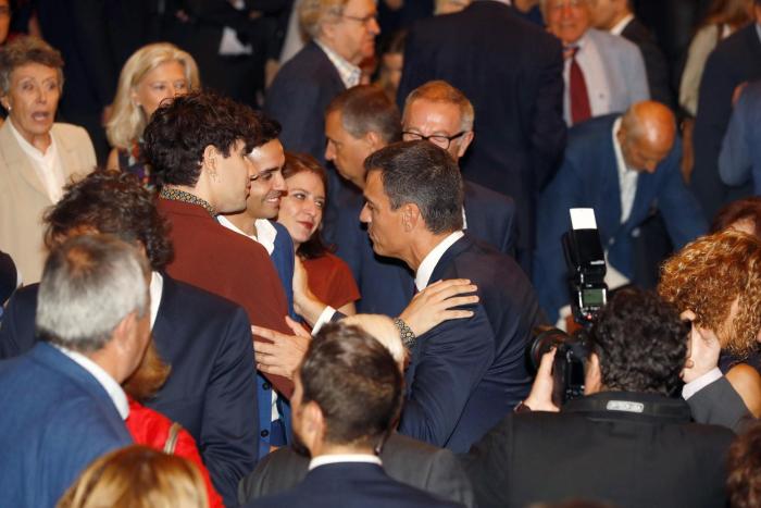 Los 'Javis' y todos los invitados al acto de Sánchez sobre los 100 días de Gobierno