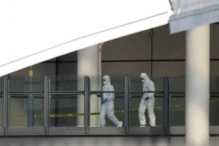 Cientos de personas cantan 'Don't look back in anger' de Oasis en recuerdo a las víctimas del atentado de Manchester