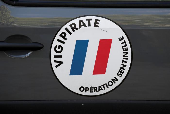 Un vehículo atropella a varios militares del dispositivo antiterrorista francés