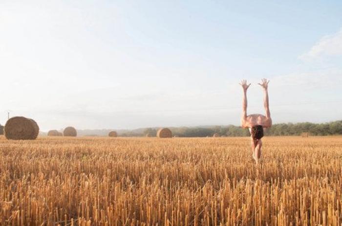 El contorsionista que transforma su cuerpo en el de un alienígena (FOTOS)