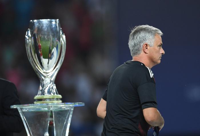 El ataque de Arbeloa al Barça y al árbitro de la Supercopa incendia Twitter: "Ni con 12, a pastar"