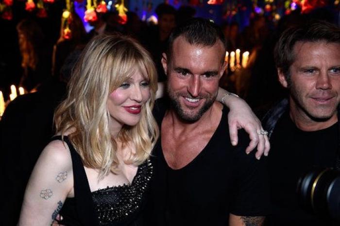 Robots, Courtney Love y una pasarela que se mueve sola: el desfile de Philipp Plein en Milán