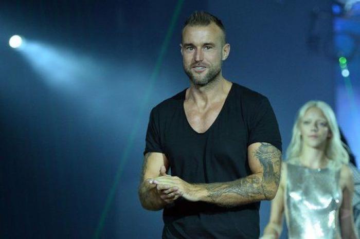 Robots, Courtney Love y una pasarela que se mueve sola: el desfile de Philipp Plein en Milán