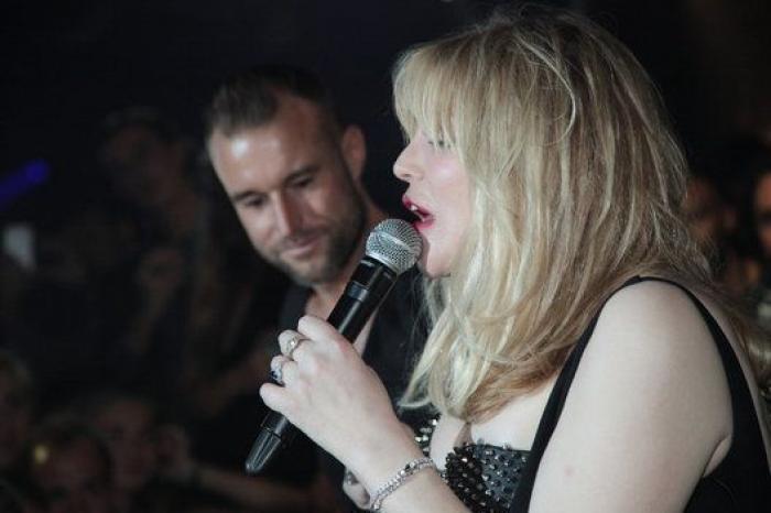 Robots, Courtney Love y una pasarela que se mueve sola: el desfile de Philipp Plein en Milán