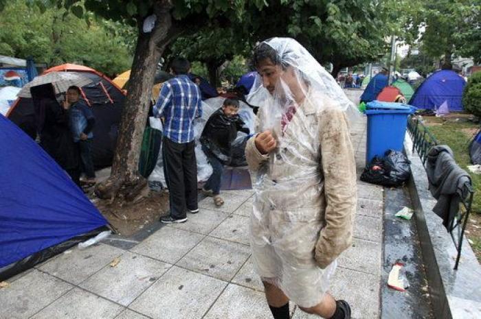 La lluvia y el frío complican el éxodo de los refugiados (FOTOS)