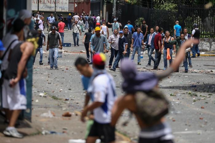 Una protesta contra Maduro atranca Caracas y limita la actividad comercial